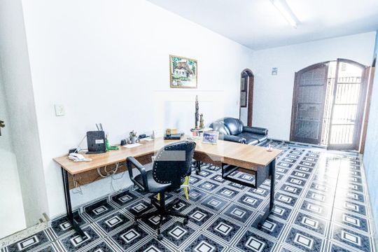 Corredor entre quartos de casa para alugar com 3 quartos, 279m² em Vila Curuca, Santo André