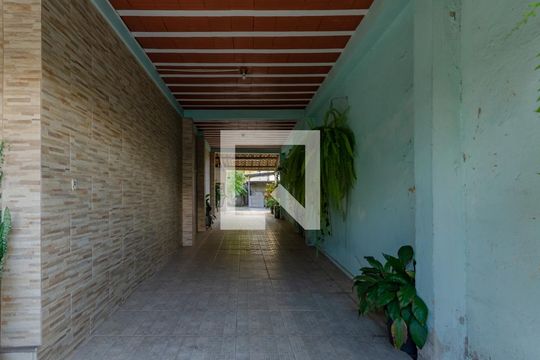 Entrada de casa para alugar com 3 quartos, 800m² em Europa, Belo Horizonte