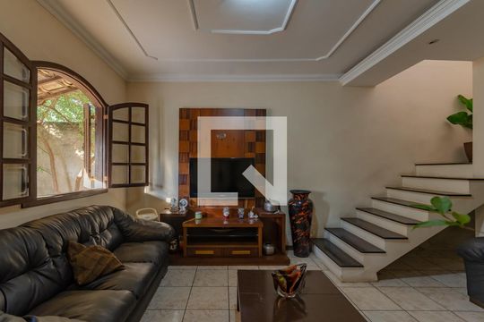 Sala de casa para alugar com 3 quartos, 800m² em Europa, Belo Horizonte
