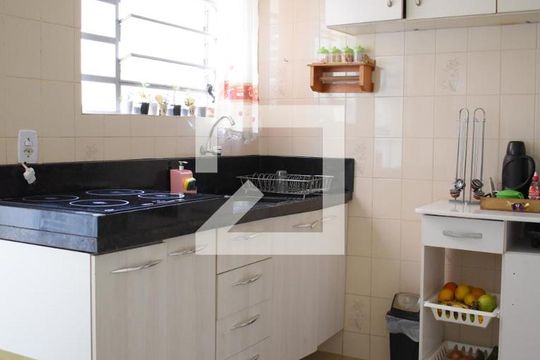 Cozinha de apartamento para alugar com 3 quartos, 60m² em Santa Cândida, Curitiba