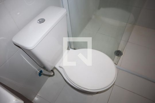 Banheiro de apartamento para alugar com 1 quarto, 48m² em Vila Medeiros, São Paulo