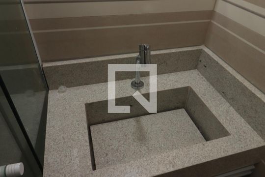 Banheiro de kitnet/studio à venda com 0 quarto, 28m² em Vila Carrão, São Paulo