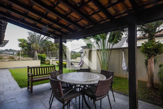 Quintal de casa à venda com 5 quartos, 620m² em Jardim Guedala, São Paulo
