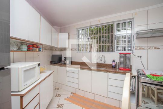 Cozinha  de casa à venda com 3 quartos, 178m² em Piraporinha, Diadema
