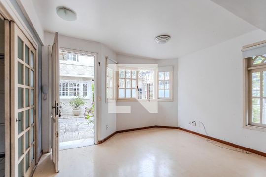 Sala de casa de condomínio à venda com 3 quartos, 124m² em Ipanema, Porto Alegre