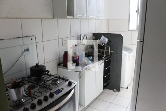 Cozinha de apartamento à venda com 2 quartos, 45m² em Diamante, Belo Horizonte