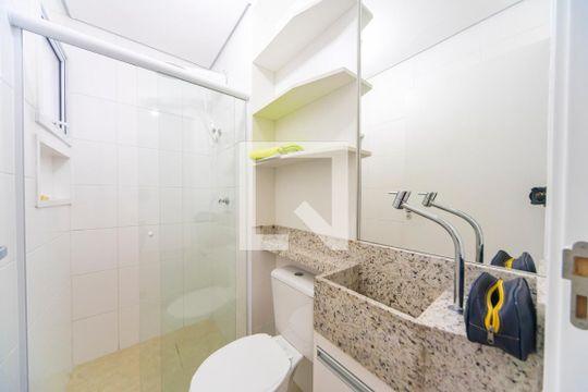 Banheiro de apartamento para alugar com 2 quartos, 110m² em Vila Pires, Santo André