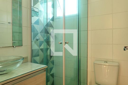 Banheiro de apartamento para alugar com 2 quartos, 45m² em Jardim Utinga, Santo André