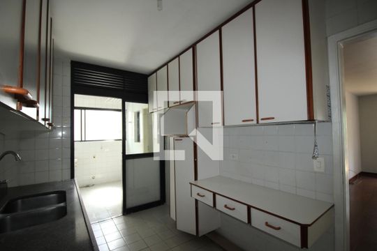 Cozinha de apartamento à venda com 2 quartos, 81m² em Vila Progredior, São Paulo
