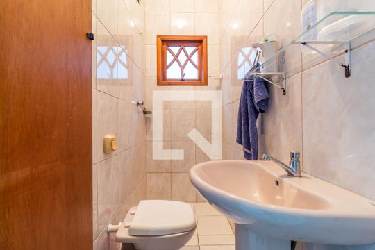 Banheiro 2 de casa para alugar com 3 quartos, 250m² em Jardim City, Guarulhos