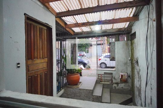 Quarto 2 - Vista de casa para alugar com 4 quartos, 242m² em Vila Jardim, Porto Alegre
