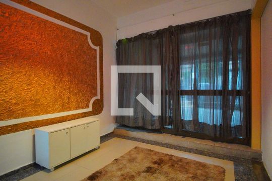 Sala de casa para alugar com 4 quartos, 242m² em Vila Jardim, Porto Alegre