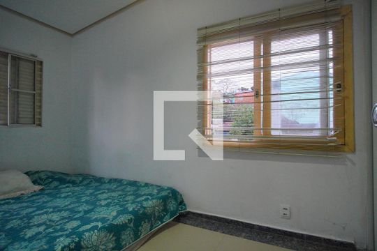 Suíte de casa para alugar com 4 quartos, 242m² em Vila Jardim, Porto Alegre