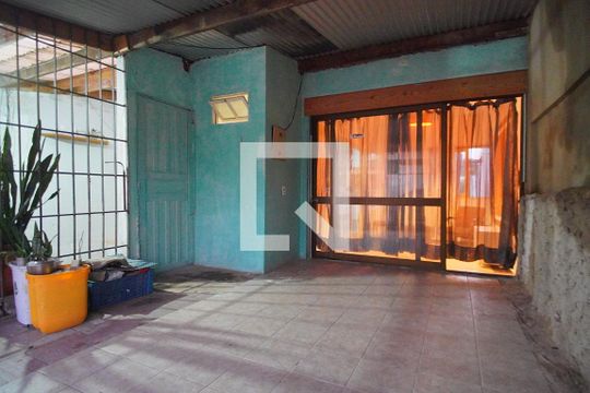 Garagem de casa para alugar com 4 quartos, 242m² em Vila Jardim, Porto Alegre