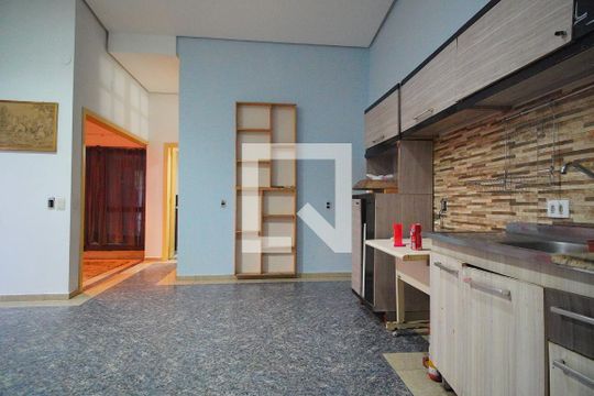 Cozinha de casa para alugar com 4 quartos, 242m² em Vila Jardim, Porto Alegre