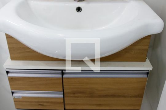 Banheiro de casa para alugar com 1 quarto, 40m² em Bela Vista, Osasco