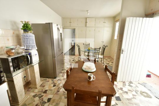 Cozinha de casa à venda com 4 quartos, 260m² em Centro, Campinas