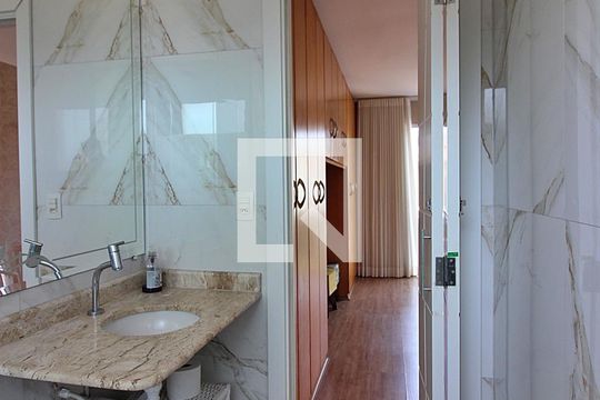 Quarto 1 - Suíte Banheiro  de casa de condomínio à venda com 3 quartos, 232m² em Vila Sao Leopoldo, São Bernardo do Campo