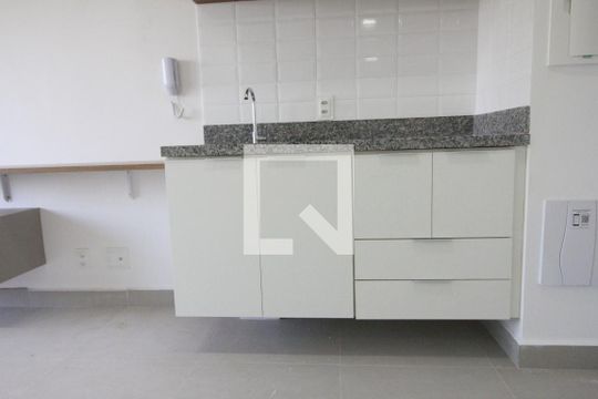 Cozinha de apartamento para alugar com 1 quarto, 31m² em Indianópolis, São Paulo