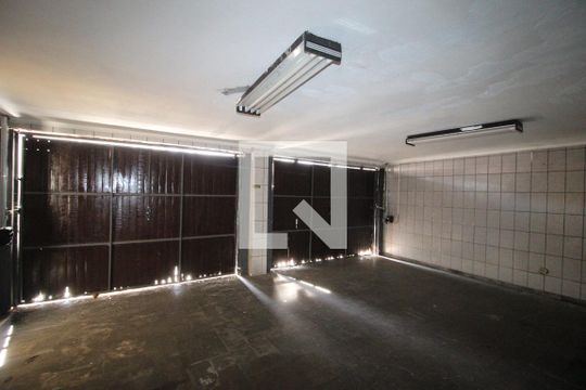Garagem de casa à venda com 5 quartos, 150m² em Vila Paranagua, São Paulo