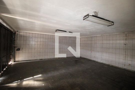 Garagem de casa à venda com 5 quartos, 150m² em Vila Paranagua, São Paulo