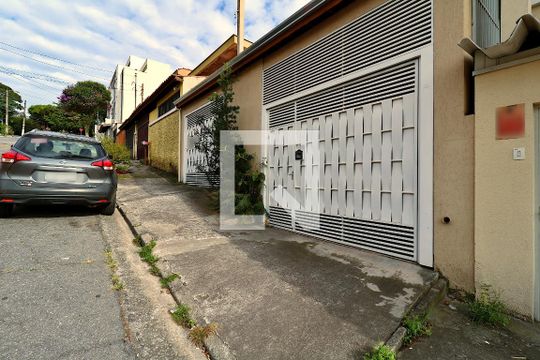 Fachada de casa à venda com 3 quartos, 156m² em Vila Pires, Santo André