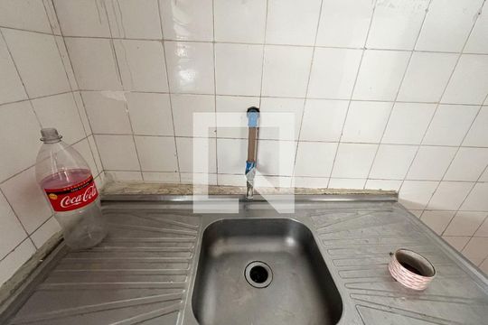 Cozinha de casa para alugar com 1 quarto, 40m² em Vila Guarani (zona Sul), São Paulo