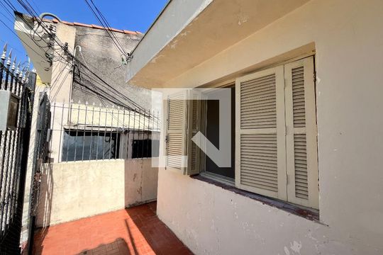Área externa de casa para alugar com 1 quarto, 40m² em Vila Guarani (zona Sul), São Paulo