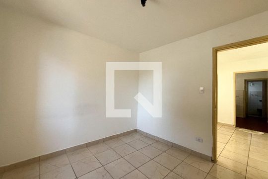 Quarto de casa para alugar com 1 quarto, 40m² em Vila Guarani (zona Sul), São Paulo