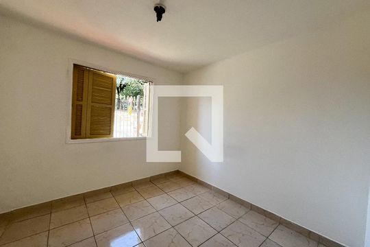 Quarto de casa para alugar com 1 quarto, 40m² em Vila Guarani (zona Sul), São Paulo