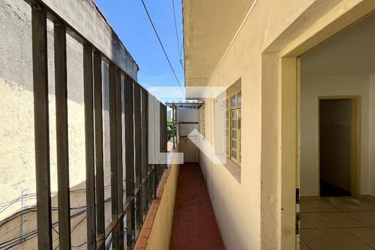 Área externa de casa para alugar com 1 quarto, 40m² em Vila Guarani (zona Sul), São Paulo