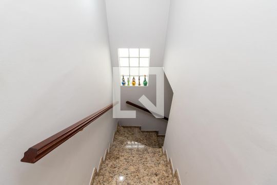 Escada de casa à venda com 3 quartos, 220m² em Jardim Franca, São Paulo