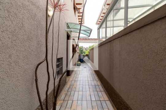 Corredor Lateral de casa à venda com 3 quartos, 220m² em Jardim Franca, São Paulo