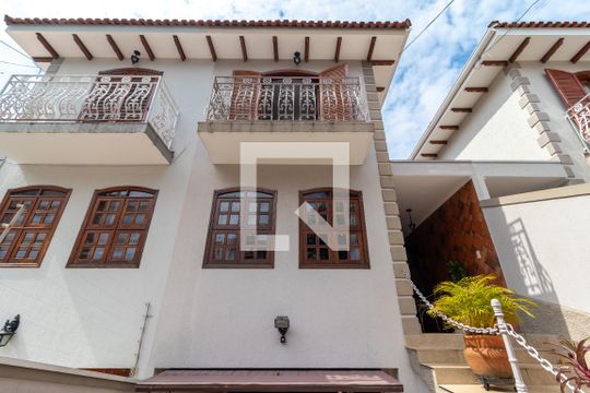 Fachada de casa à venda com 3 quartos, 220m² em Jardim Franca, São Paulo