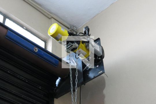 garagem  de casa à venda com 3 quartos, 200m² em Vila Bancária Munhoz, São Paulo