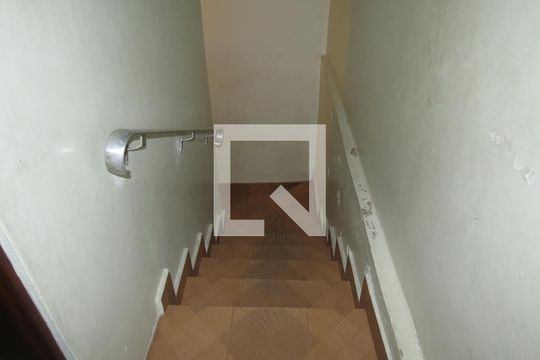 Escadas Piso 3 de casa à venda com 3 quartos, 200m² em Vila Bancária Munhoz, São Paulo