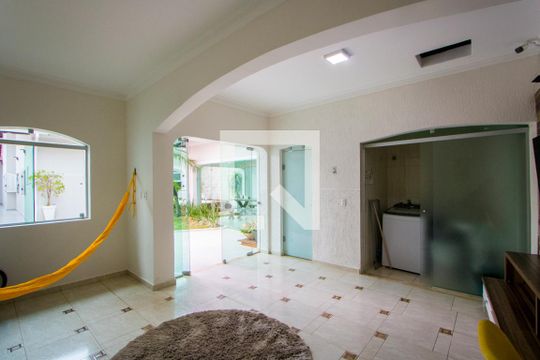 Área de serviço/Salão de casa para alugar com 4 quartos, 422m² em Vila Assunção, Santo André