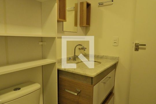 Banheiro de apartamento para alugar com 1 quarto, 30m² em Sumaré, São Paulo