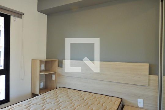 Quarto 1 de apartamento para alugar com 1 quarto, 30m² em Sumaré, São Paulo