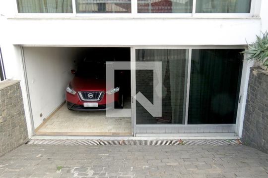 Garagem de casa à venda com 3 quartos, 200m² em Parque Sao Domingos, São Paulo