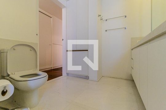 Banheiro da Suíte 4 de apartamento para alugar com 4 quartos, 250m² em Higienópolis, São Paulo