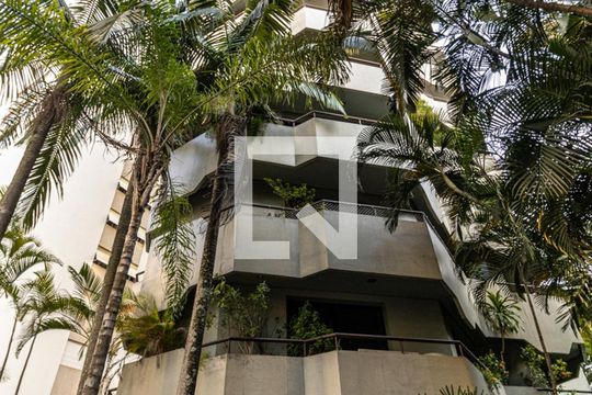 Fachada de apartamento para alugar com 4 quartos, 250m² em Higienópolis, São Paulo