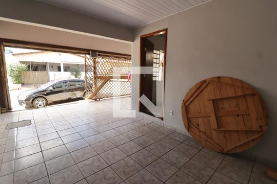 Garagem de casa à venda com 4 quartos, 170m² em Vila Redenção, Goiânia