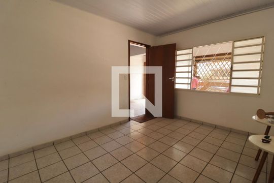 Sala de casa à venda com 4 quartos, 170m² em Vila Redenção, Goiânia