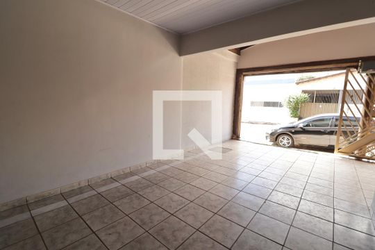 Garagem de casa à venda com 4 quartos, 170m² em Vila Redenção, Goiânia