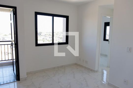 sala de apartamento para alugar com 2 quartos, 39m² em Ayrosa, Osasco