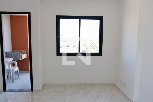 sala de apartamento para alugar com 2 quartos, 39m² em Ayrosa, Osasco
