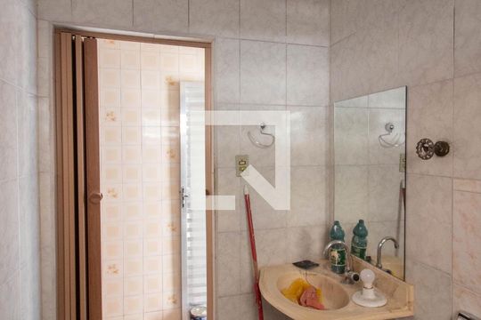 Banheiro de casa de condomínio para alugar com 1 quarto, 30m² em Vila Nova Curuca, São Paulo