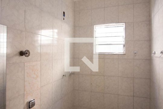 Banheiro de casa de condomínio para alugar com 1 quarto, 30m² em Vila Nova Curuca, São Paulo