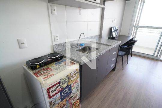 Cozinha de kitnet/studio para alugar com 1 quarto, 25m² em Butantã, São Paulo